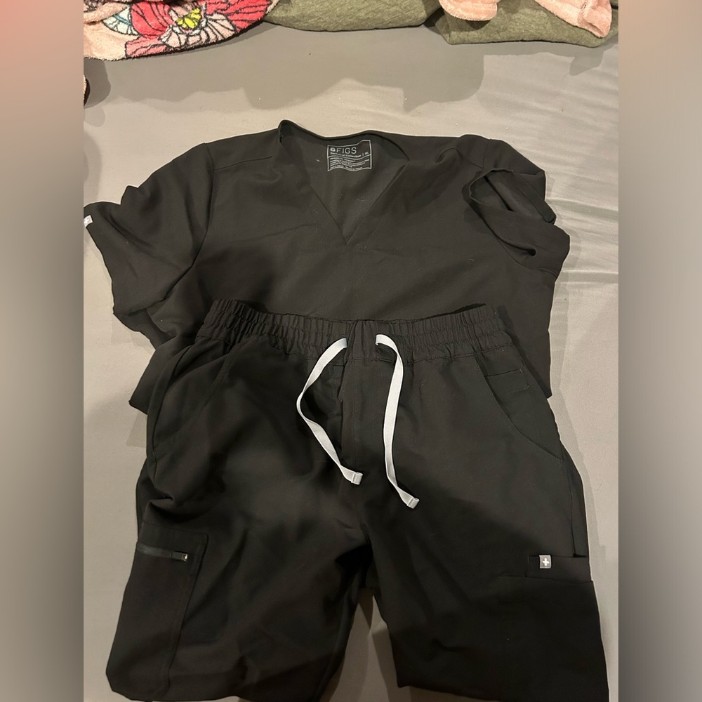FIGS scrubs (shirt and jogger pants)